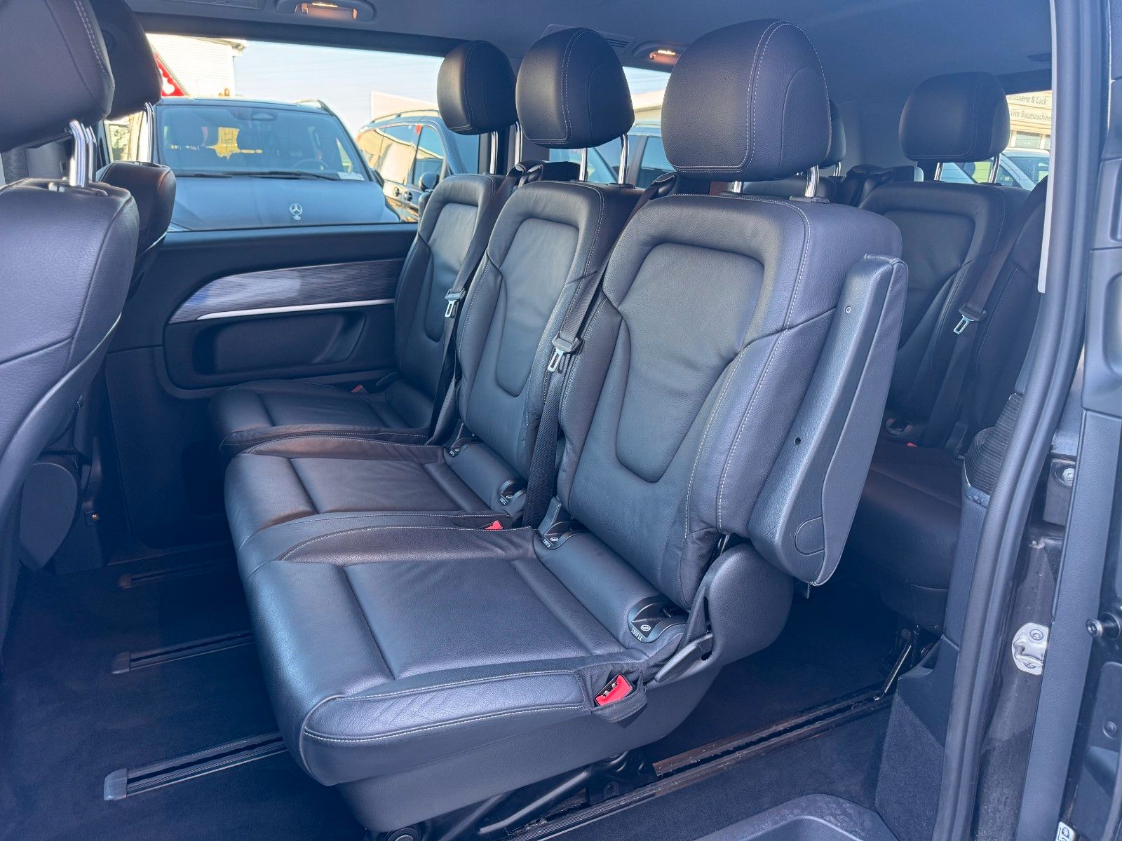 Fahrzeugabbildung Mercedes-Benz V 300 d AVA DISTRONIC AHK2,5to 360Kamera