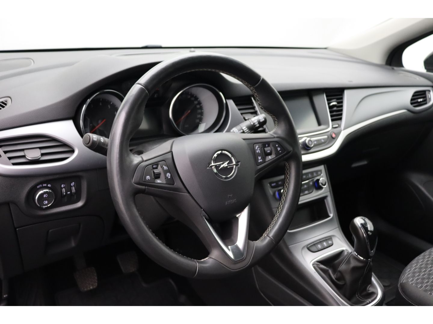 Fahrzeugabbildung Opel Astra K Sports Tourer Edition Start Stop LED SHZ