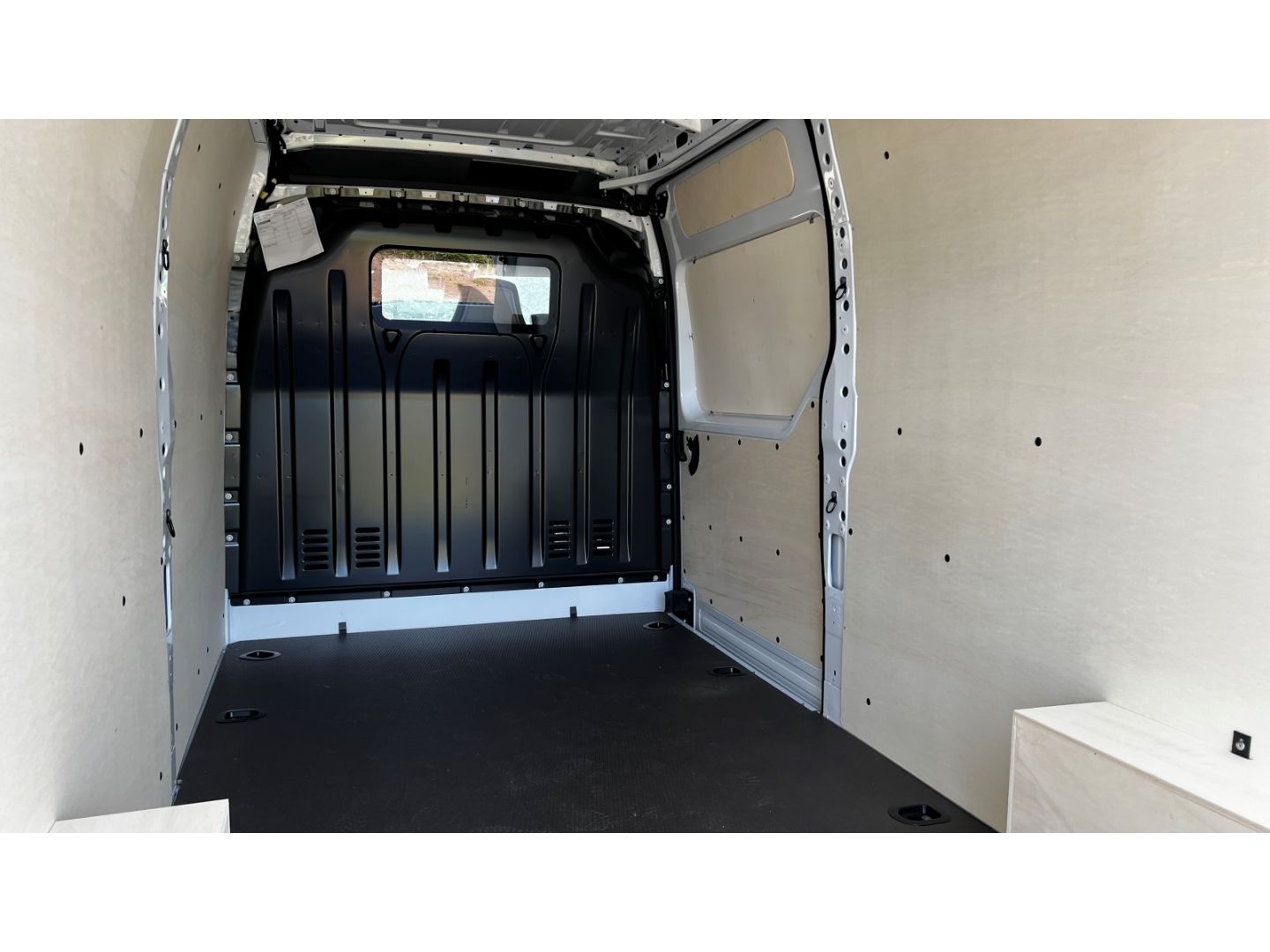 Fahrzeugabbildung Renault Master Kasten L3H2 HKa 3,5t 3 AHK Totwinkelassis