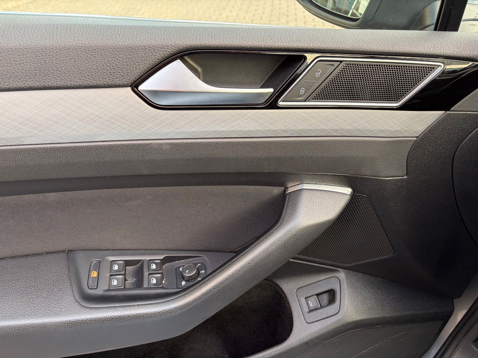 Fahrzeugabbildung Volkswagen Passat Variant Business 1.5 TSI Comfort DSG AHK