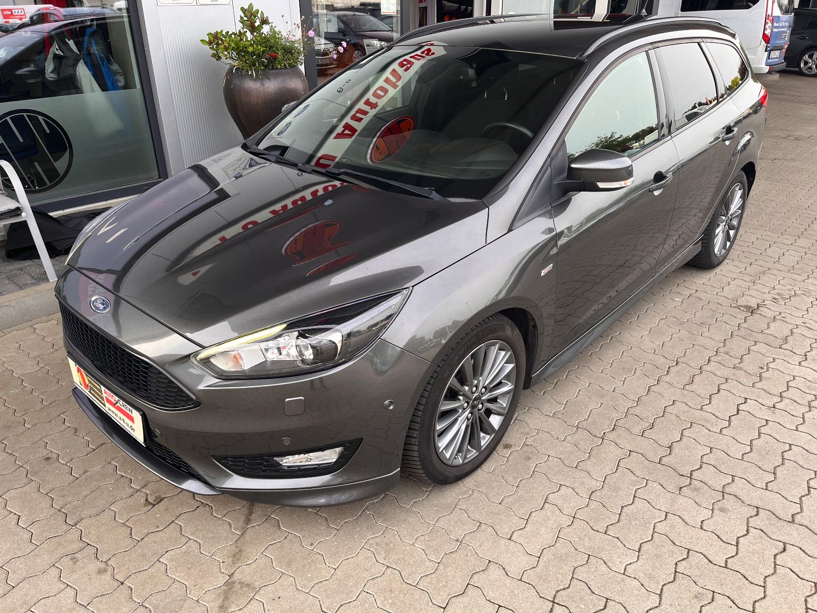 Fahrzeugabbildung Ford Focus Turnier ST-Line 1.5 Turbo Automatik