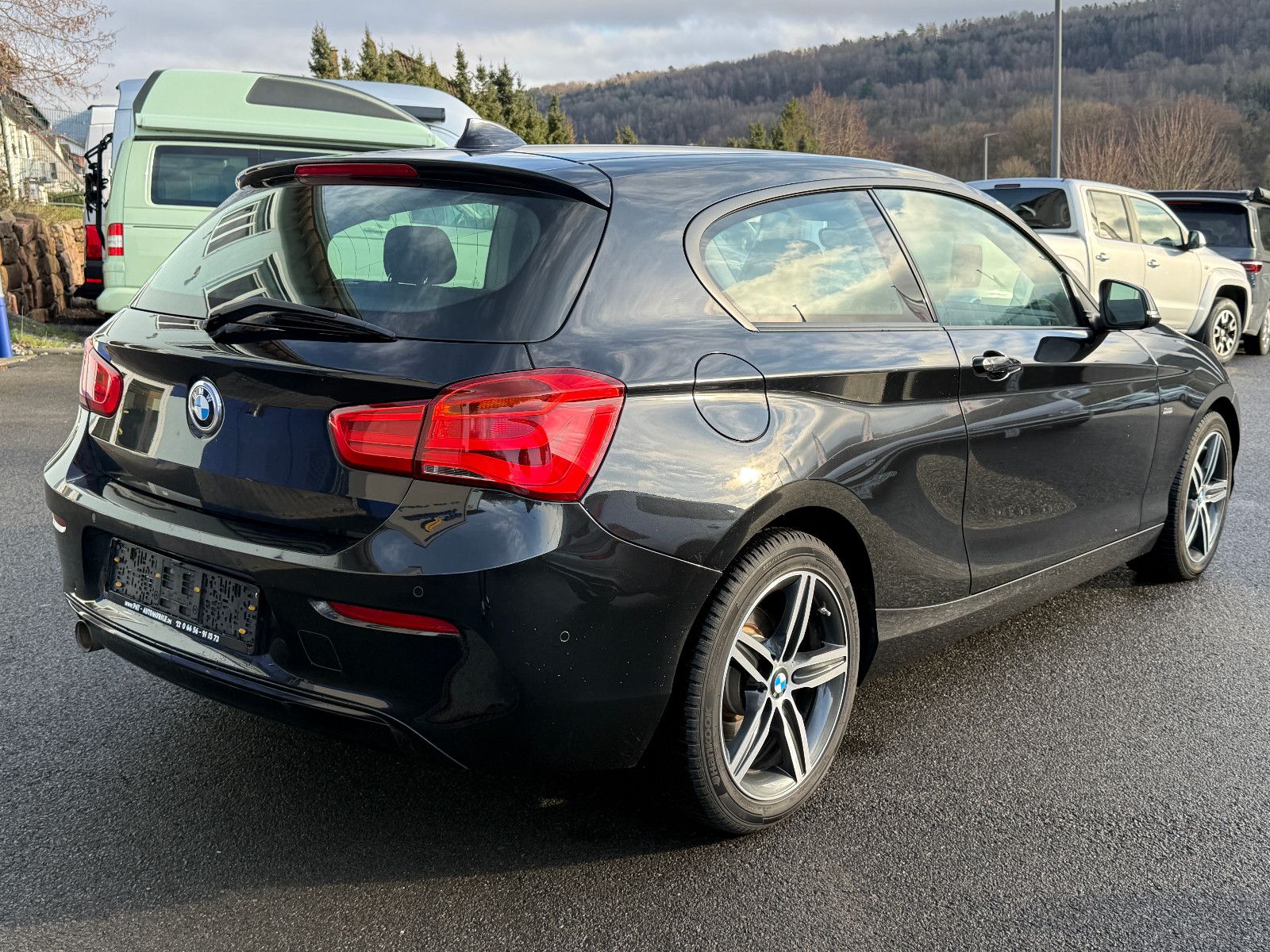 Fahrzeugabbildung BMW 118d xDrive Sport-Line Navi HiFi PDC GRA SHZ