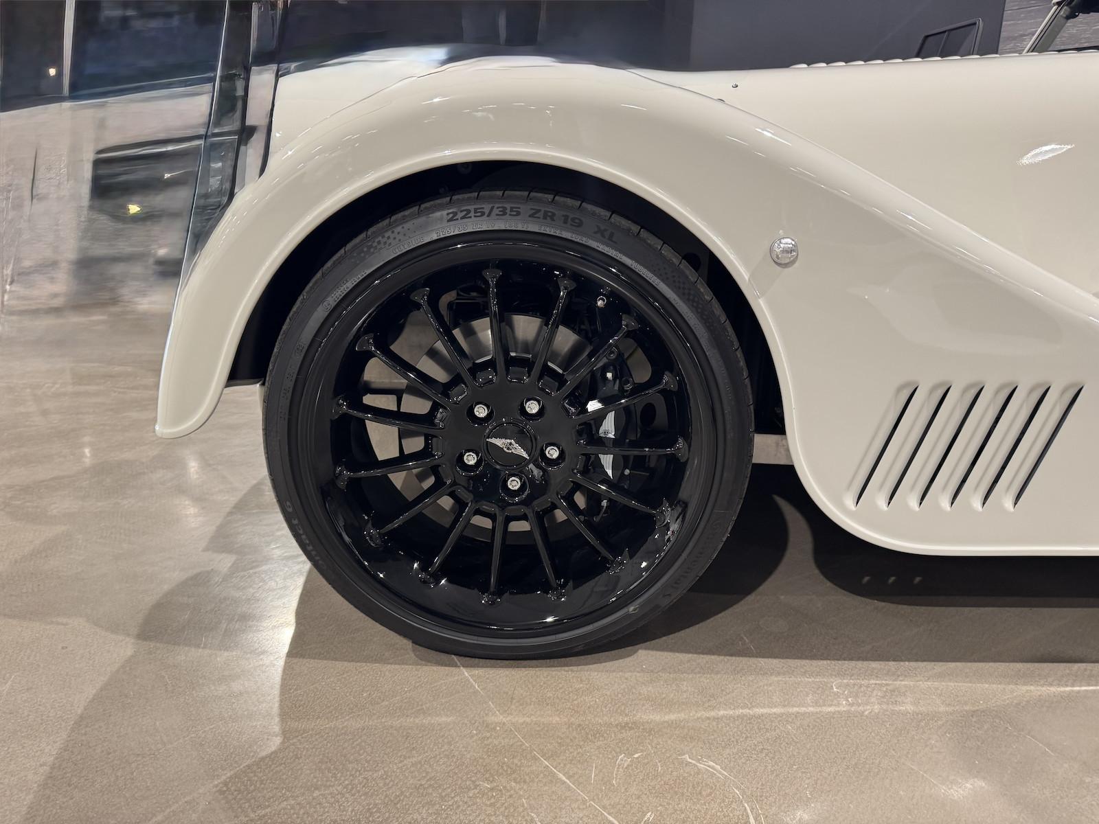 Morgan Plus Six 007 SPECTRE SPEKTAKULÄR RHD 666 KM HARD