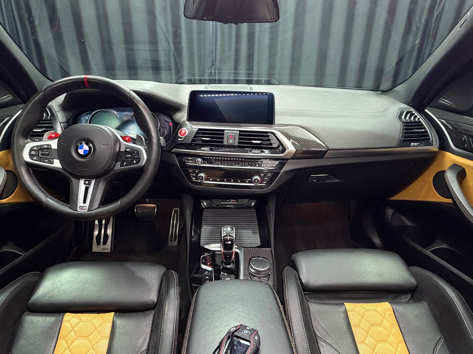 Fahrzeugabbildung BMW X3 M |H/K|HuD|PANO|LASER|INDIVIDUAL