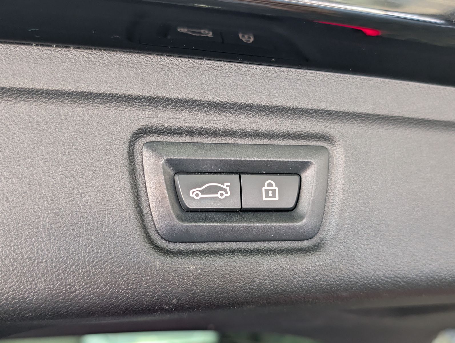 Fahrzeugabbildung BMW 320 i Sport Line Shadow H&K PANO ACC LEDER KAM