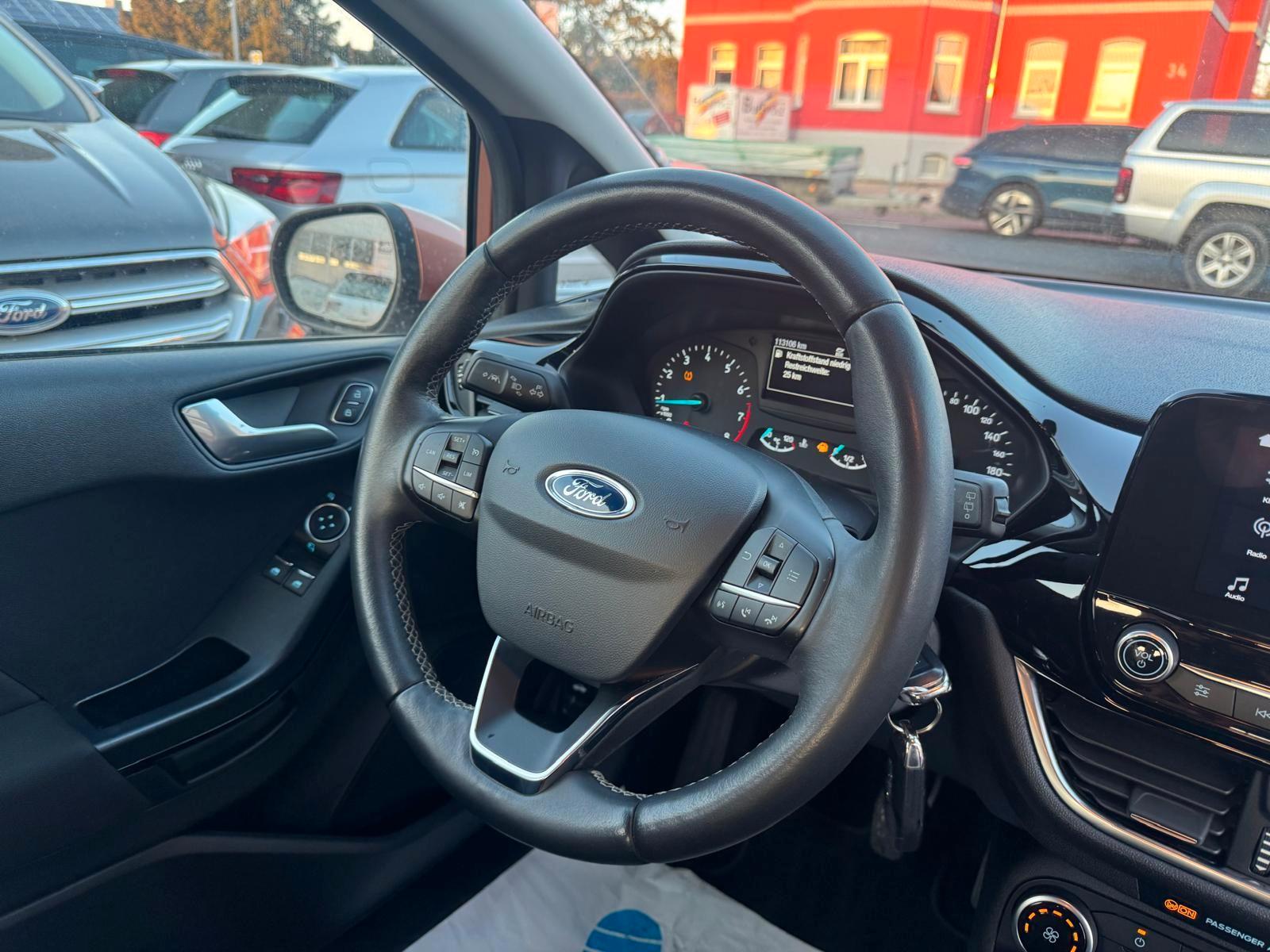 Ford Fiesta Titanium Klima PDC MFL Sitzhzg Allwetter