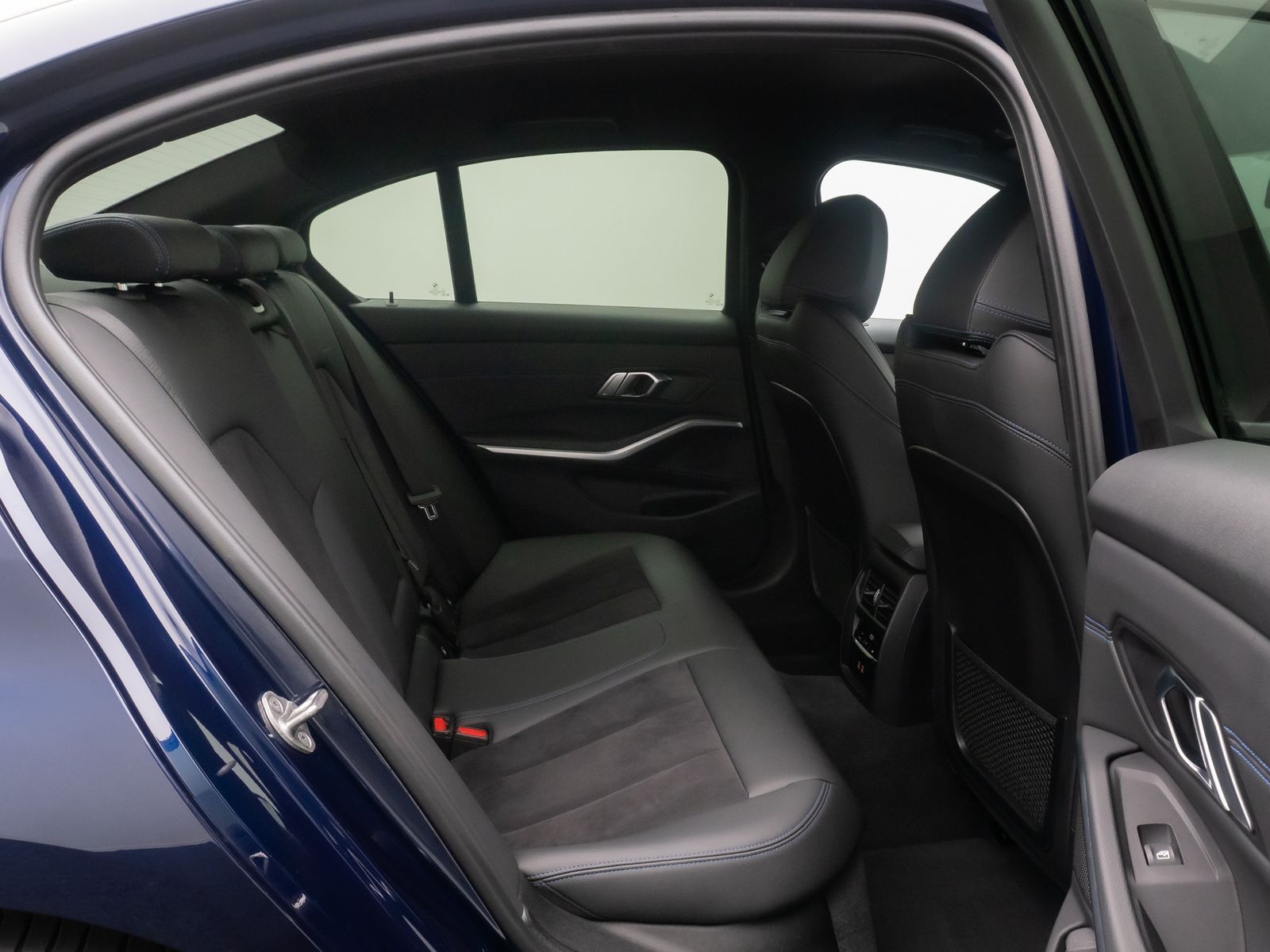 Fahrzeugabbildung BMW 320e M Sport DAB PDC Widscreen Individual 18Zoll