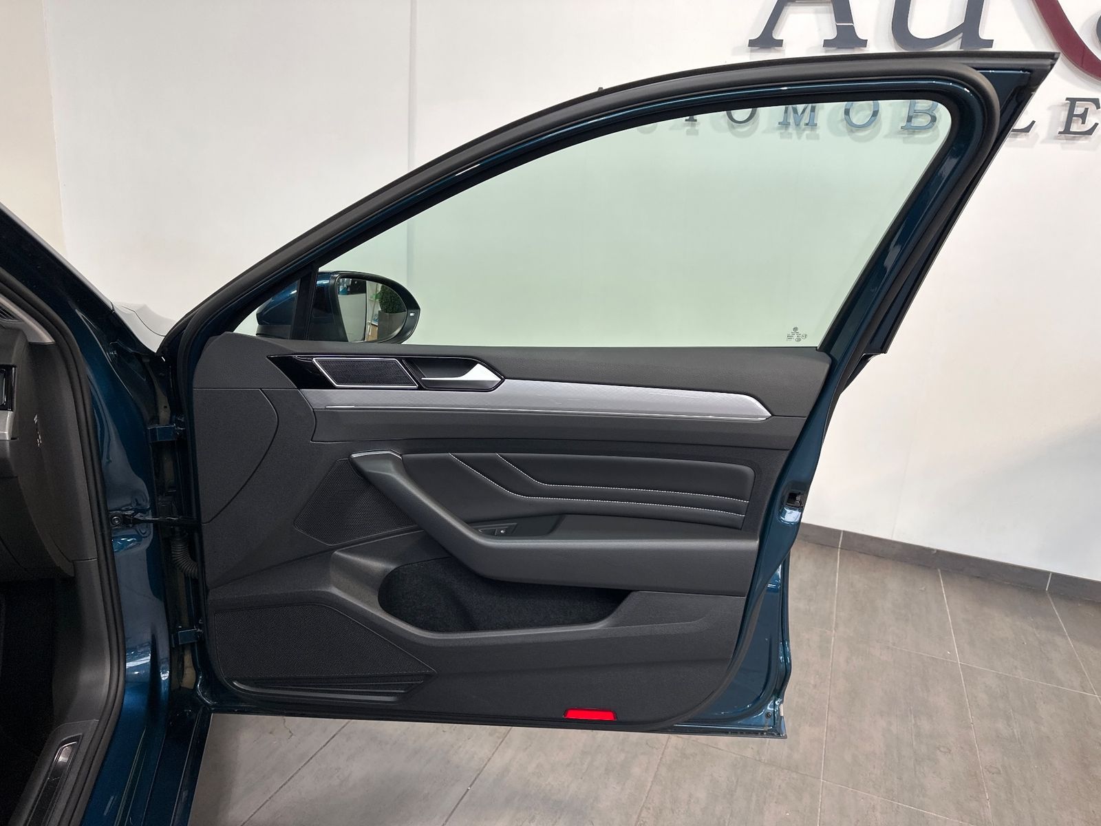 Fahrzeugabbildung Volkswagen Passat Variant 1.4 TSI DSG GTE NAV+LED+PANO+STHZ