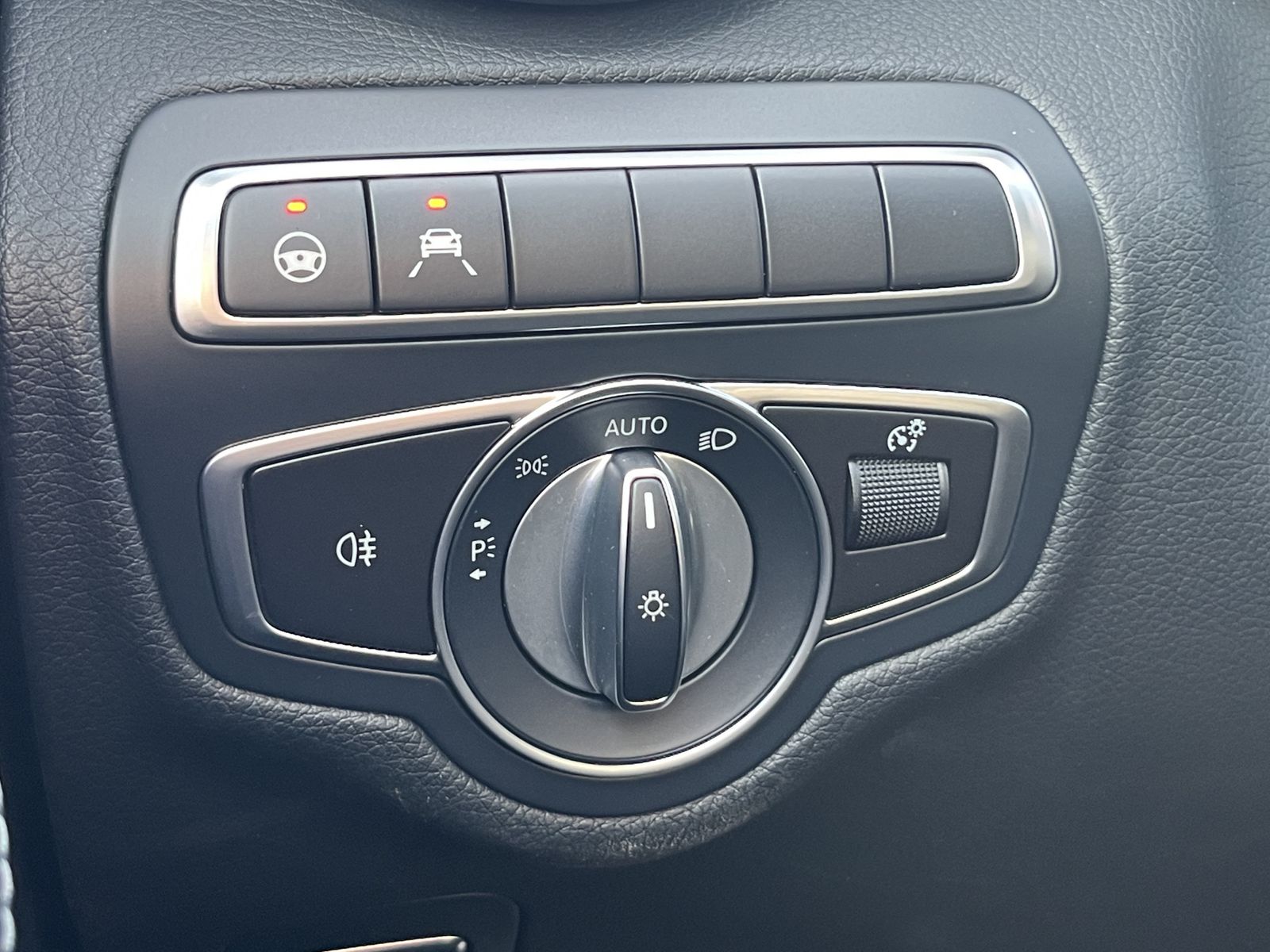 Fahrzeugabbildung Mercedes-Benz C 300 T*Night-Paket*LED*360°-Cam*SHZ*