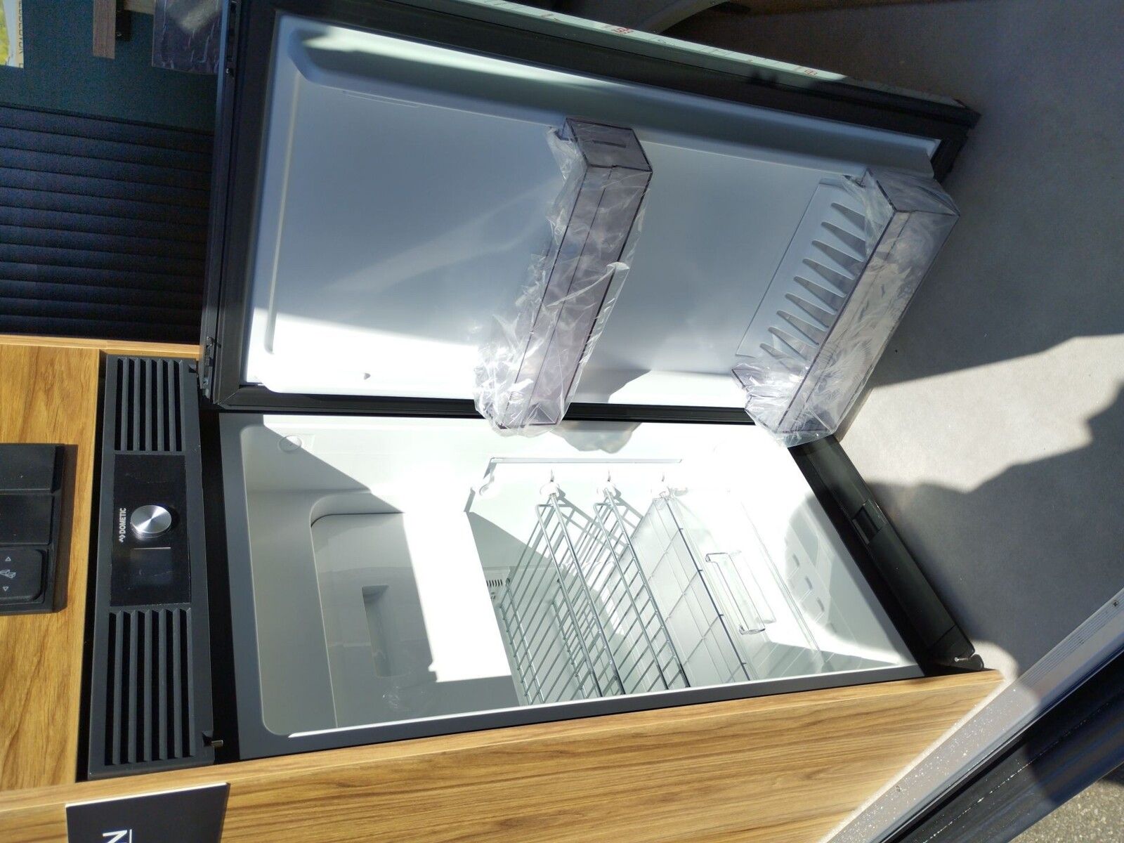 Fahrzeugabbildung Karmann Dexter DE 600 Markise, Captain-Chair-Sitze