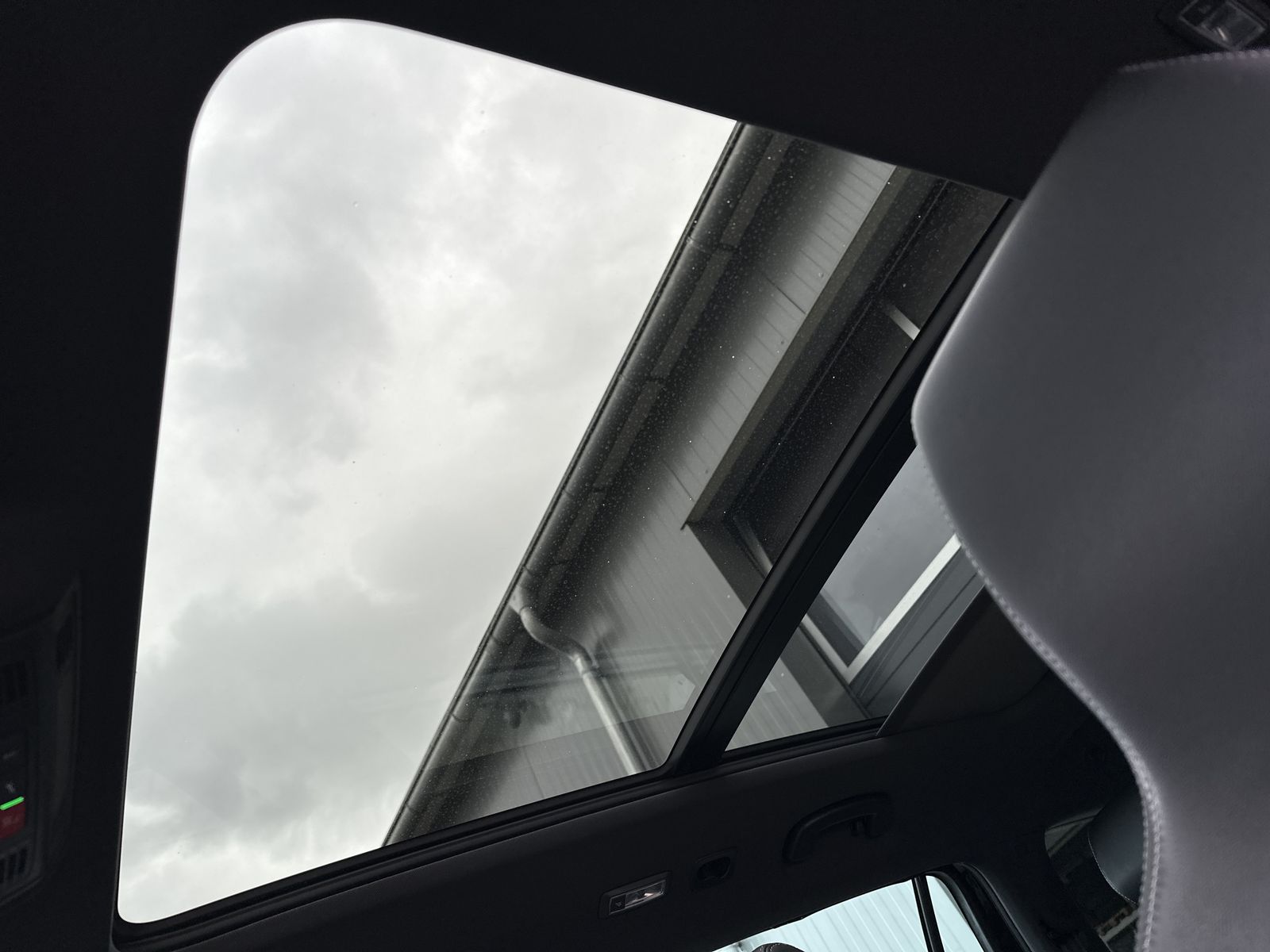 Fahrzeugabbildung SKODA Kodiaq 1.5 TSI DSG Sportline NAV+LED+AHK+PANO+VC