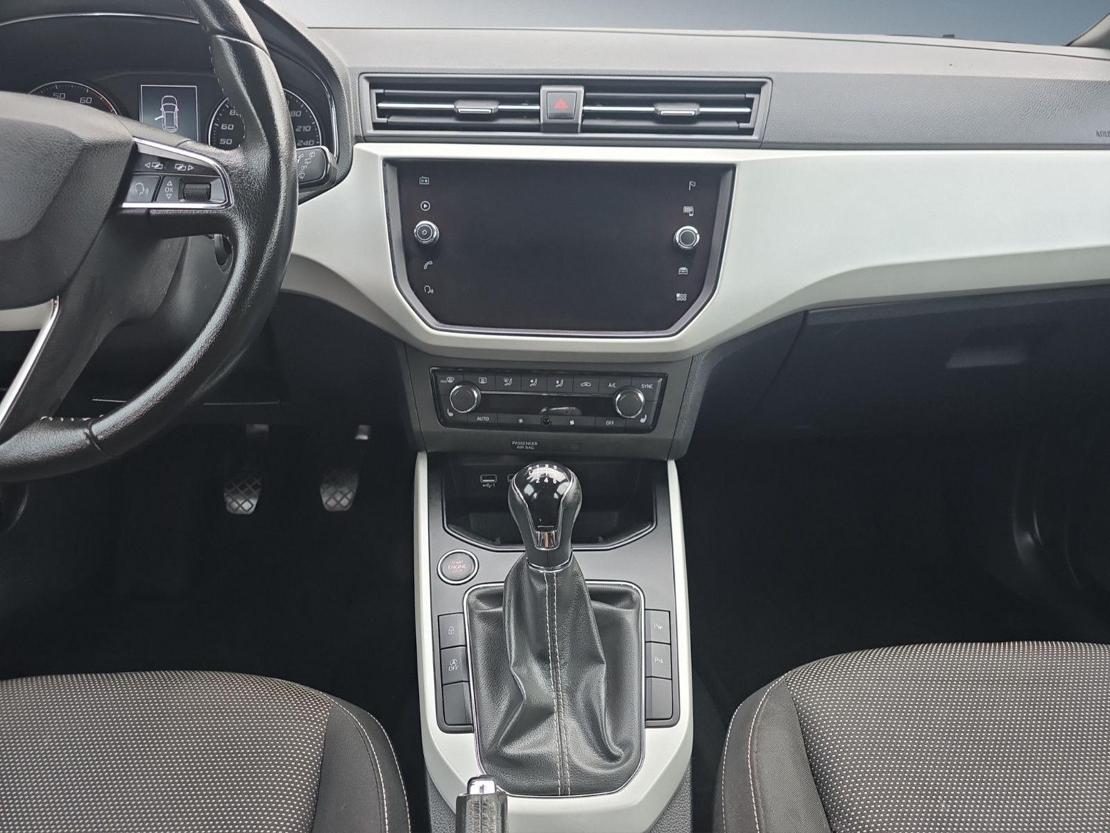 Fahrzeugabbildung SEAT Arona Xcellence*Navigationssystem AHK PDC SiTZHE