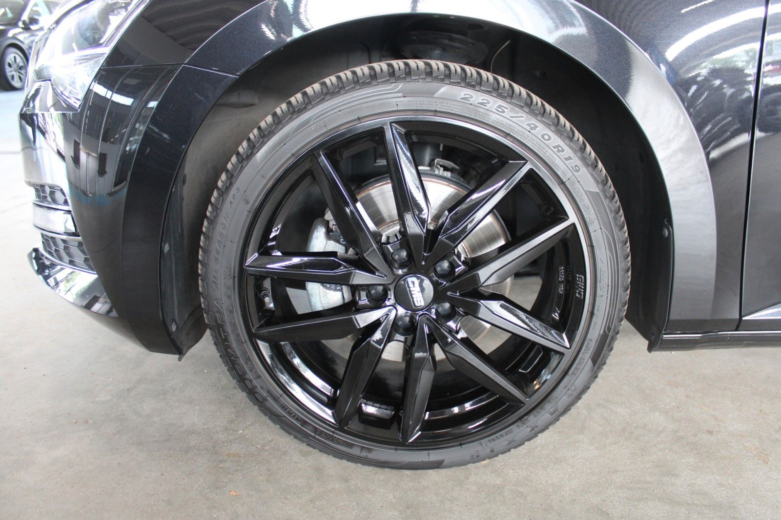 Fahrzeugabbildung SKODA Superb 2.0 TDI DSG STYLE COMBI LED AHK ACC uvm.