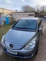 Mercedes-Benz 200 - graue Mercedes-Benz 200