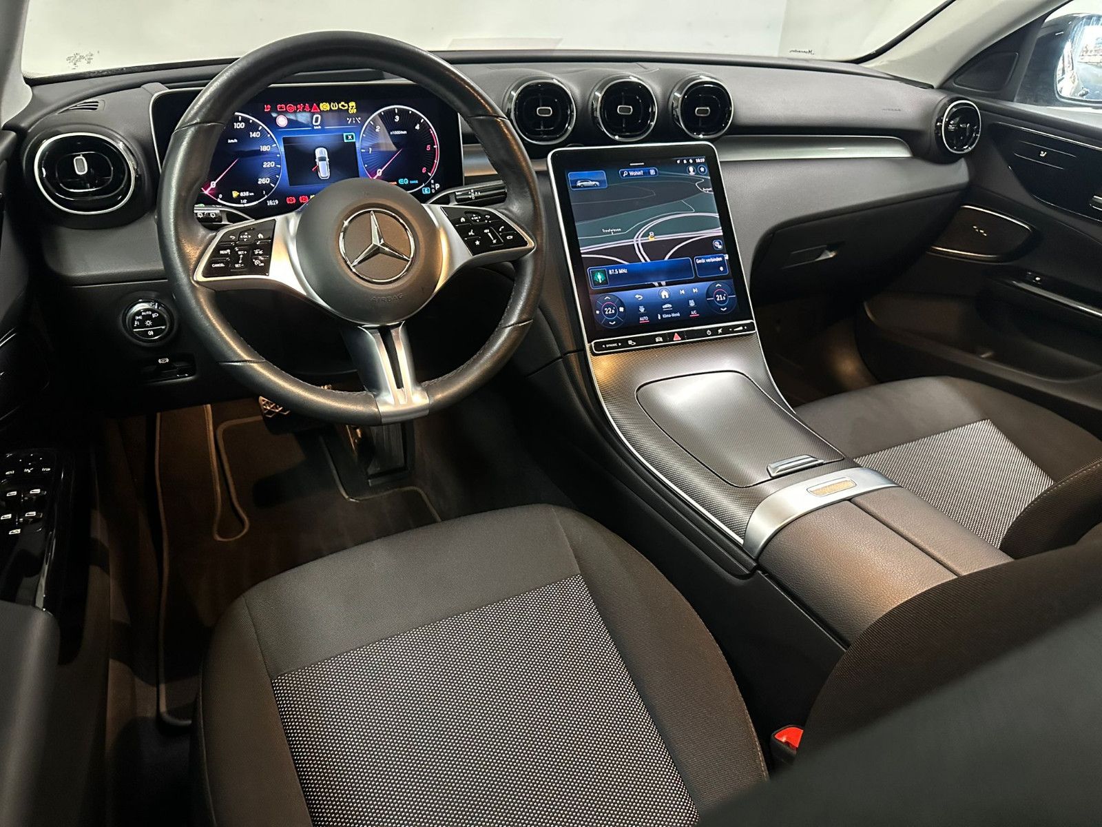 Fahrzeugabbildung Mercedes-Benz C 220 d T Autom. *HUD*AHK*MIDLINE*KAMERA*KEYLESS