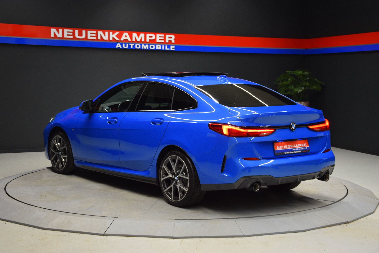 Fahrzeugabbildung BMW 220 d xDrive Gran Coupé M Sport Pano ACC Memory