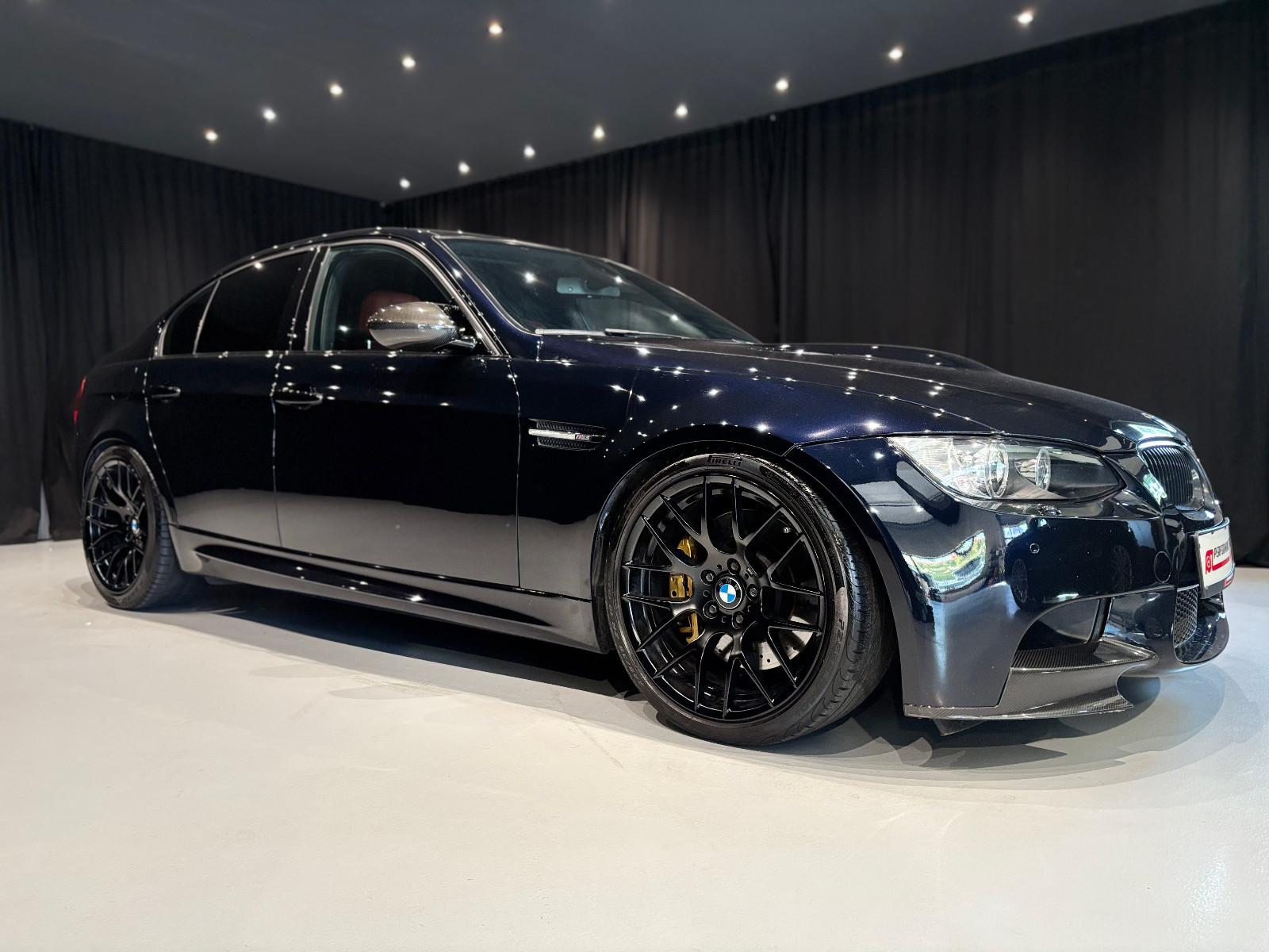 BMW M3 COMPETITION E90 4.0 V8 420ch DKG - ÉCHAPPEMENT M PERFORMANCE - CUIR NOVILLO ROUGE - AUDIO BMW INDIVIDUAL - SUSPENSION EDC - TOIT OUVRANT