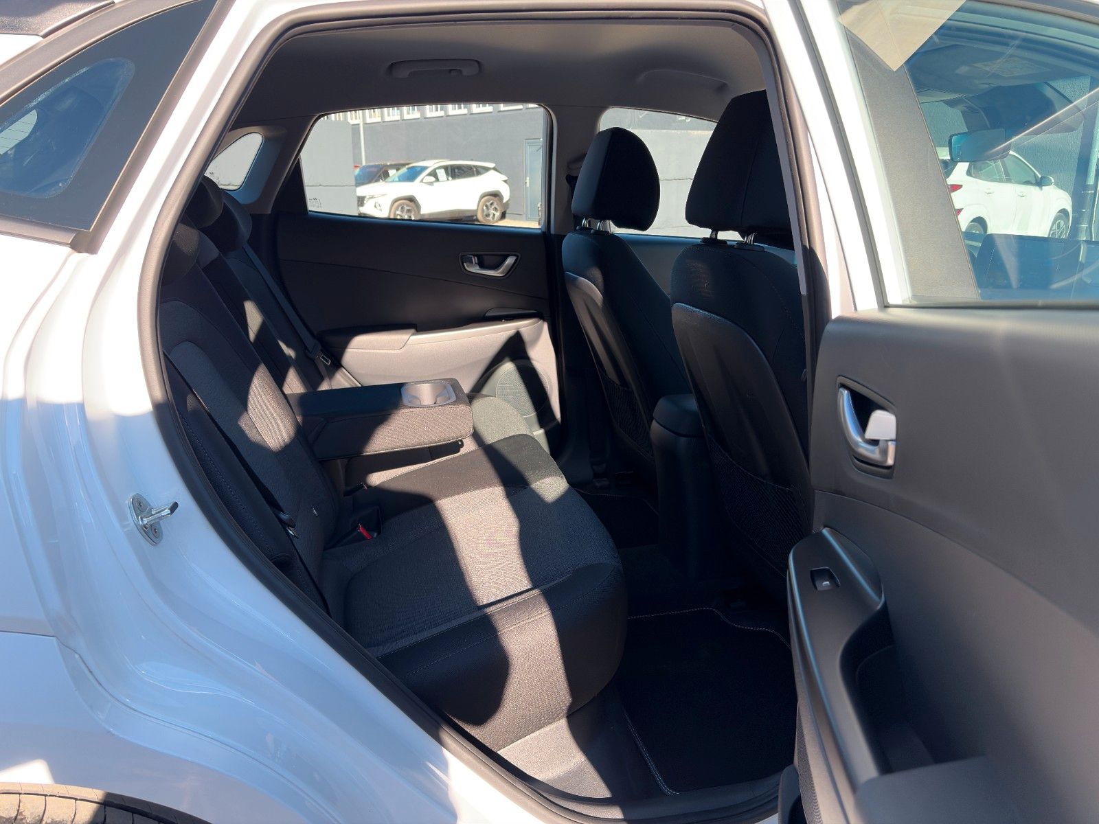 Fahrzeugabbildung Hyundai KONA E Select ACC PDC LFA LKA SHZ LHZ CarPlay