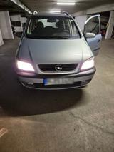 Opel Zafira 1.8, silber, 92 KW 125 PS, Re-... - gebrauchte Opel Zafira aus dem Jahr 2002