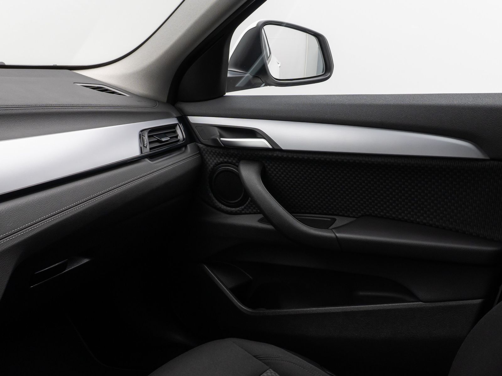 Fahrzeugabbildung BMW X2 xD25e Parkassist DAB Lordos Geschwindigkeitsr