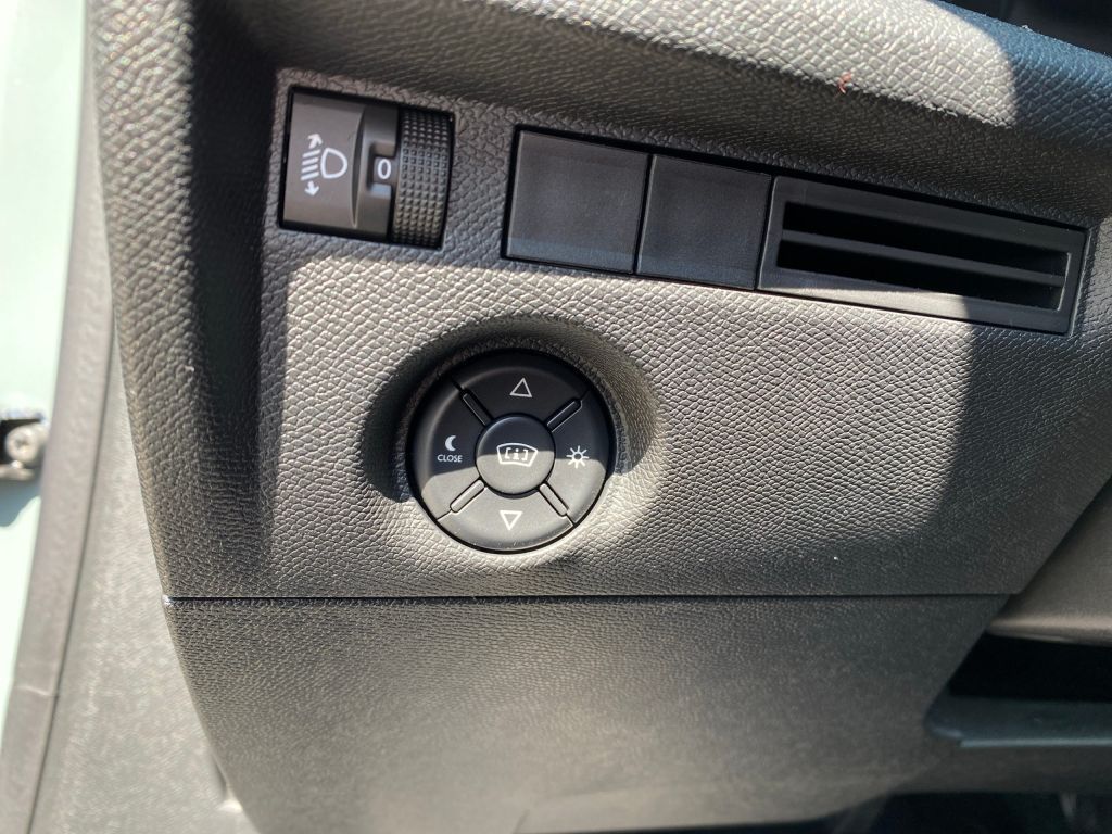 Fahrzeugabbildung Citroën e-C4 Elektro 156 MAX *Cam*Technopak*11 kW*Navi*