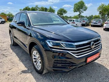 Volkswagen Touareg - 1