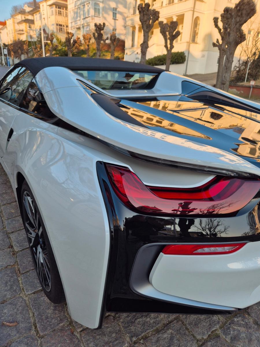 BMW i8 Roadster -
