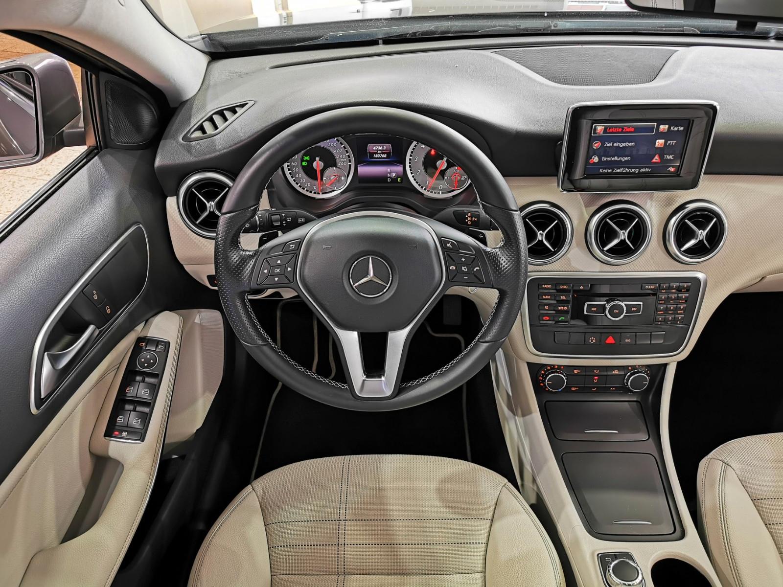 Mercedes-Benz A250 AUT | KAM | CHECKHEFT | 8X + [12M GARANTIE]