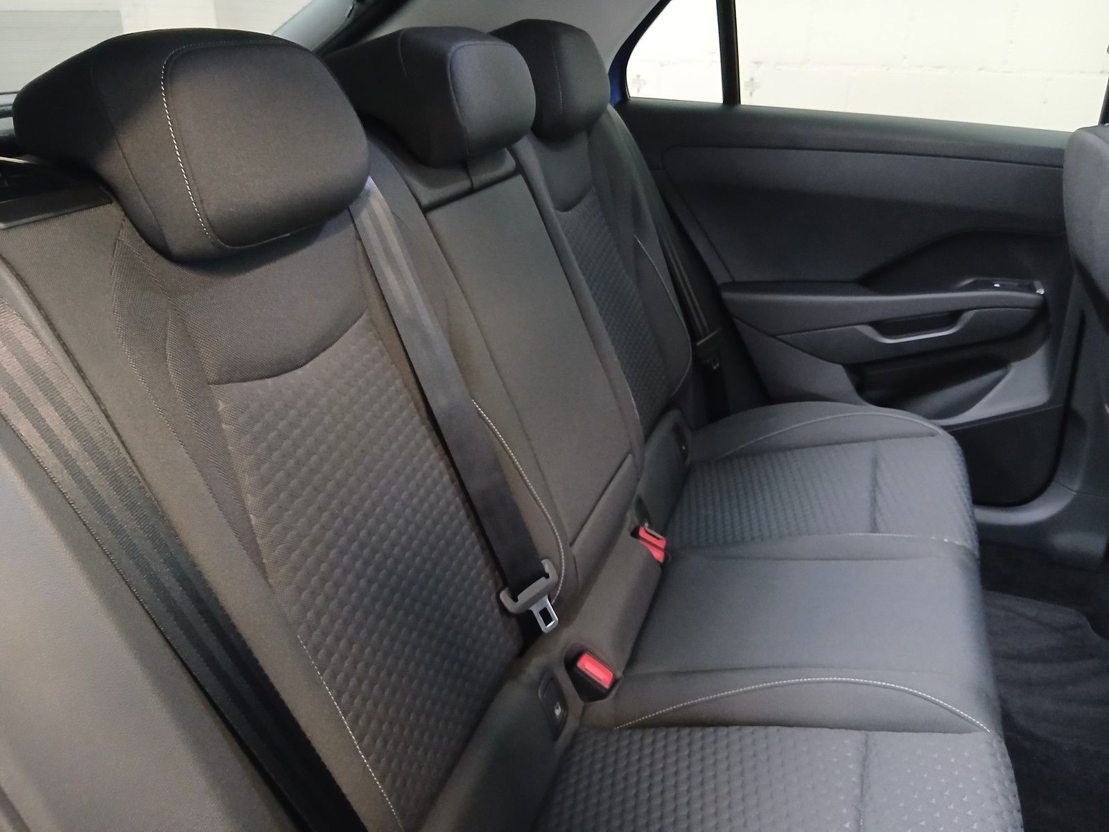 Fahrzeugabbildung Volkswagen T-Roc Life 1.5 eTSI DSG + ACC +LED+Navi +Keyless