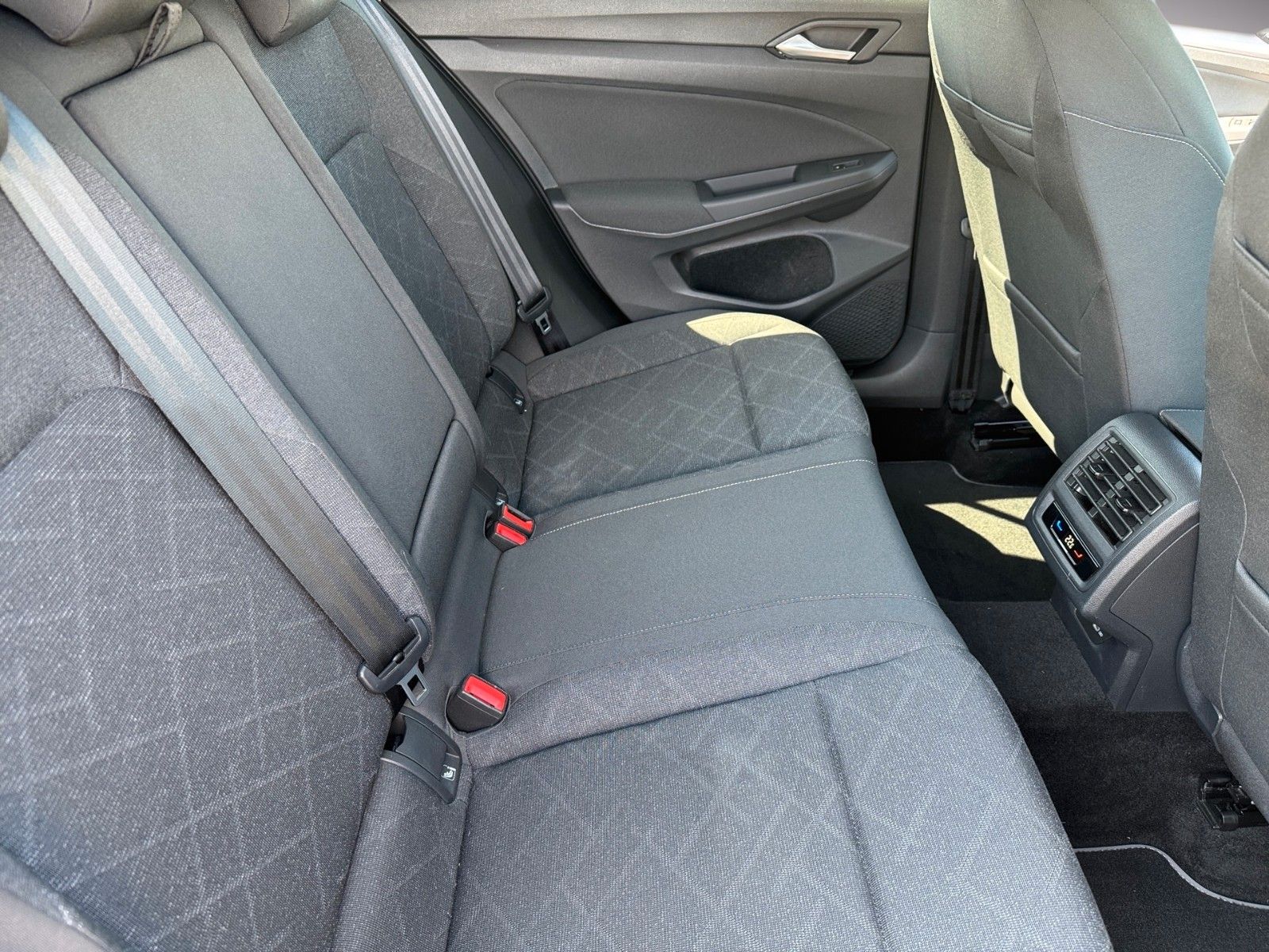 Fahrzeugabbildung Volkswagen Golf VIII Lim. Life 1.0 eTSI