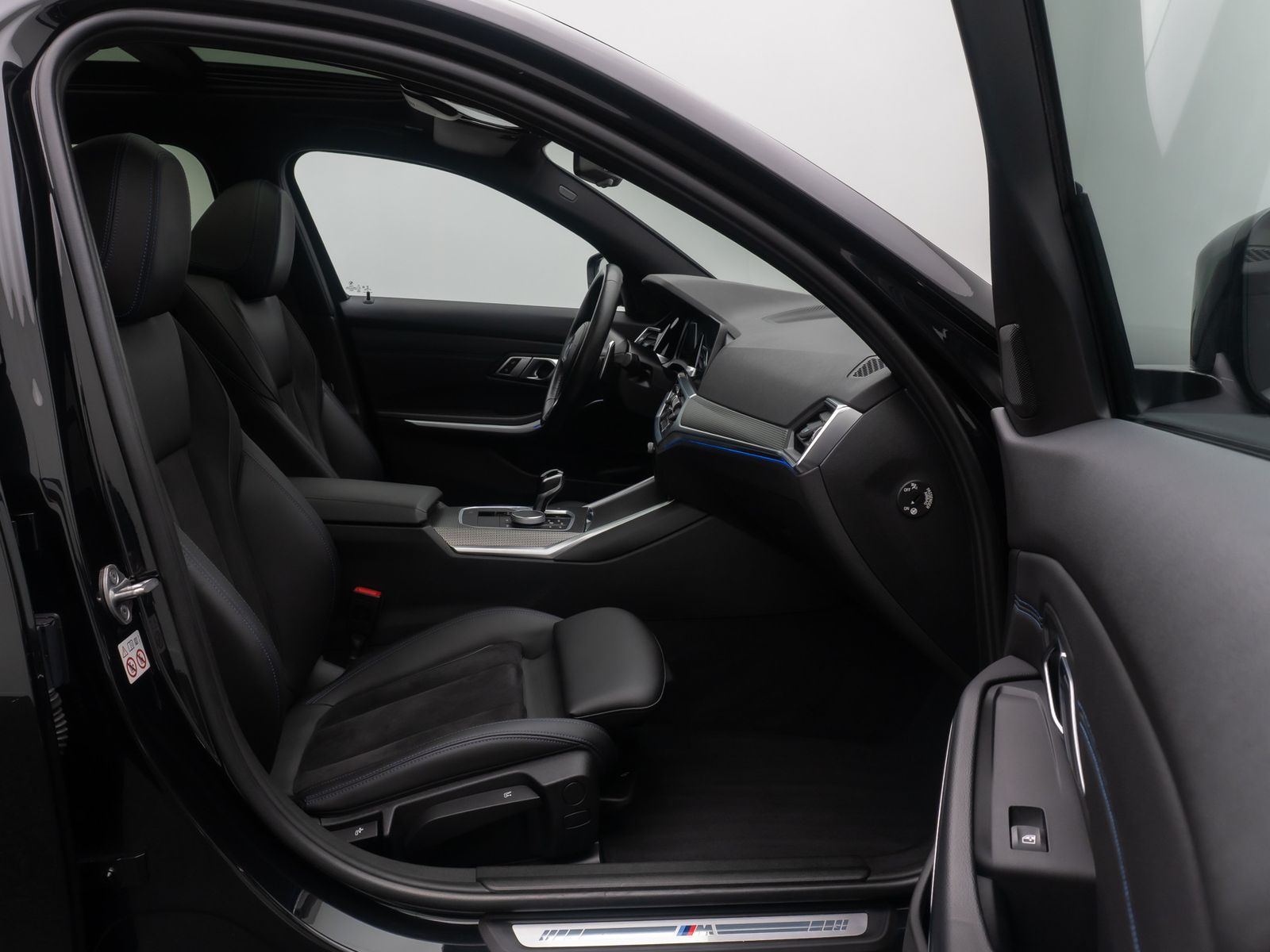 Fahrzeugabbildung BMW 320d xD M Sport Panorama Laser DAB AHK Alarm 19"