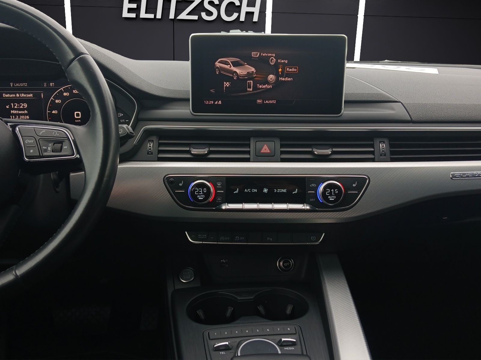 Fahrzeugabbildung Audi A4 Avant 45 TDI sport quattro S-Line Matrix Navi
