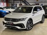 Volkswagen R-LINE+4MOT+245 PS+SHZ HINTEN+PANO+AHK+GARANTIE