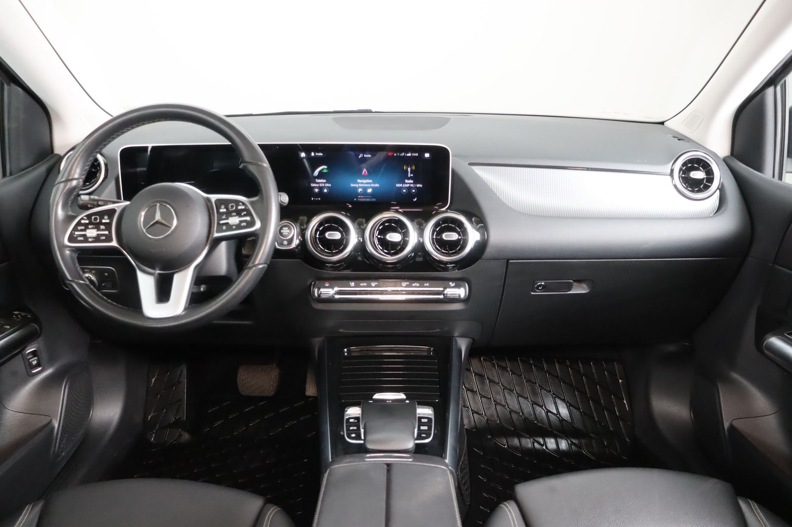 Fahrzeugabbildung Mercedes-Benz B 200 * LED * Navi * Leder