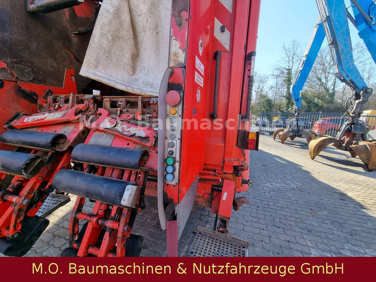 Fahrzeugabbildung Mercedes-Benz Actros 2532 /  6-Zyl / 3-Achser / AC / L+L Achse
