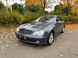 Mercedes-Benz CLK 320 Avantgarde  - blaue Mercedes-Benz CLK 320