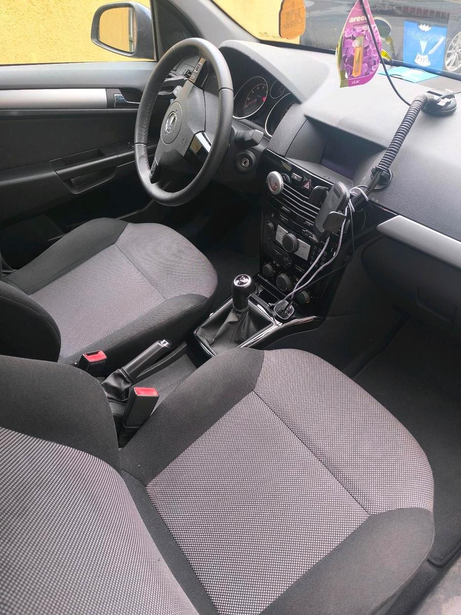 Opel Astra 2010 — photo 6