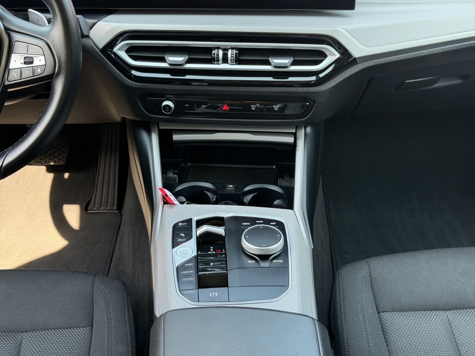 Fahrzeugabbildung BMW 318/1.Hand/Apple/Szhzg/DAB/LED/Klimaauto/LiveCoc