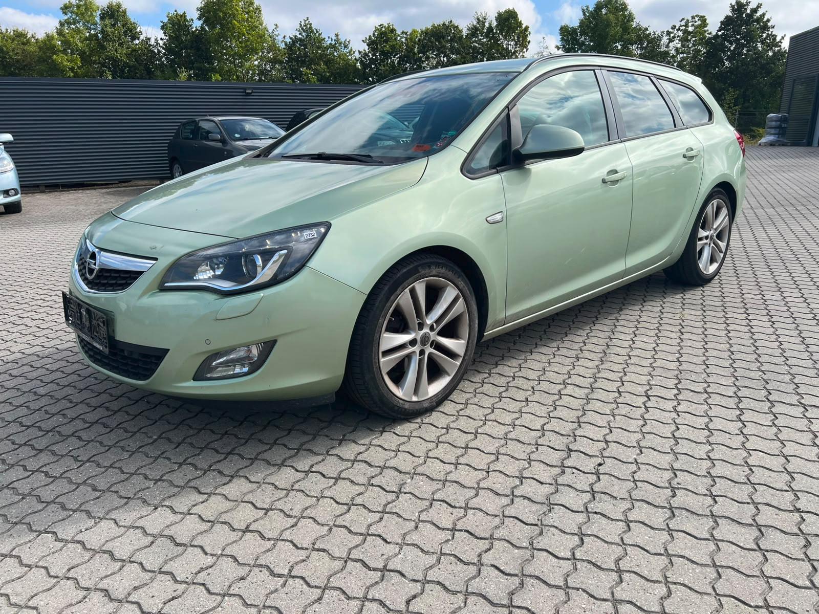 Opel Astra, 2011