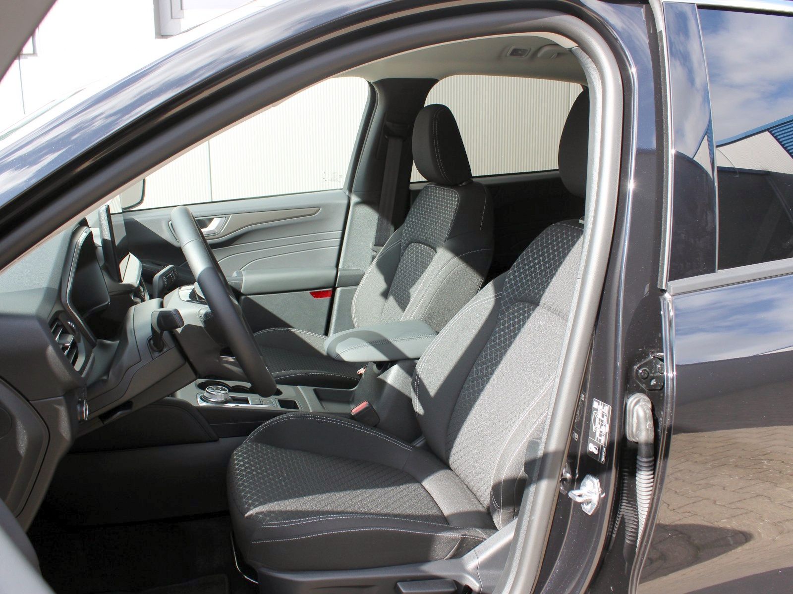 Fahrzeugabbildung Ford Kuga Hybrid Titanium