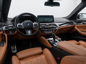 Fahrzeugabbildung BMW 520d xD Tour M Sport HI-FI M Sportfahrwerk
