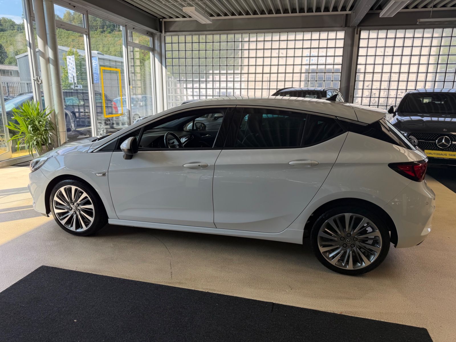 Fahrzeugabbildung Opel Astra K Lim. 5-trg. Ultimate*OPC* 1.Hand