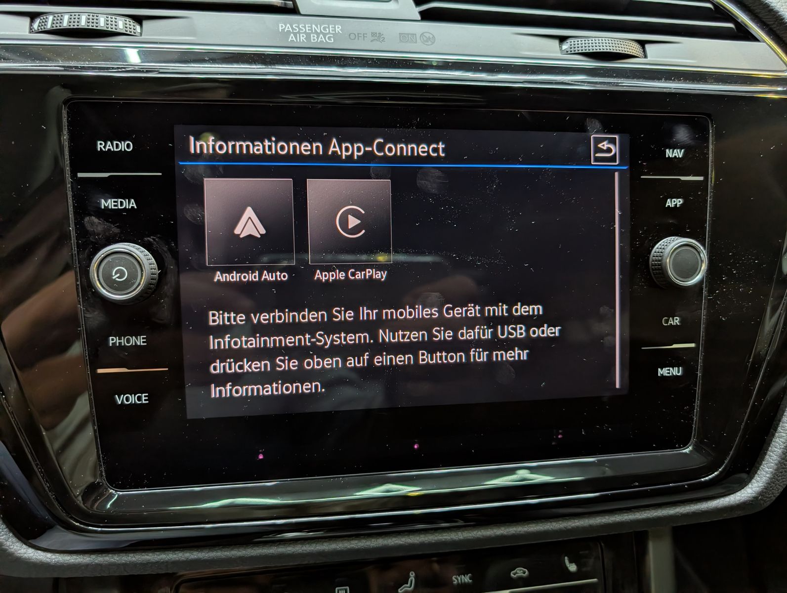 Fahrzeugabbildung Volkswagen Touran 2.0 DSG R-Line High. Pano 7-Si IQ.Dri AHK