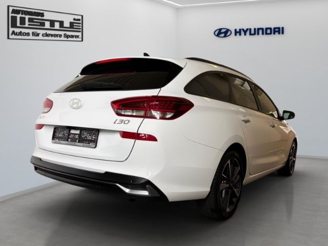 Fahrzeugabbildung Hyundai i30 cw Advantage Navi Digitales Cockpit LED ACC