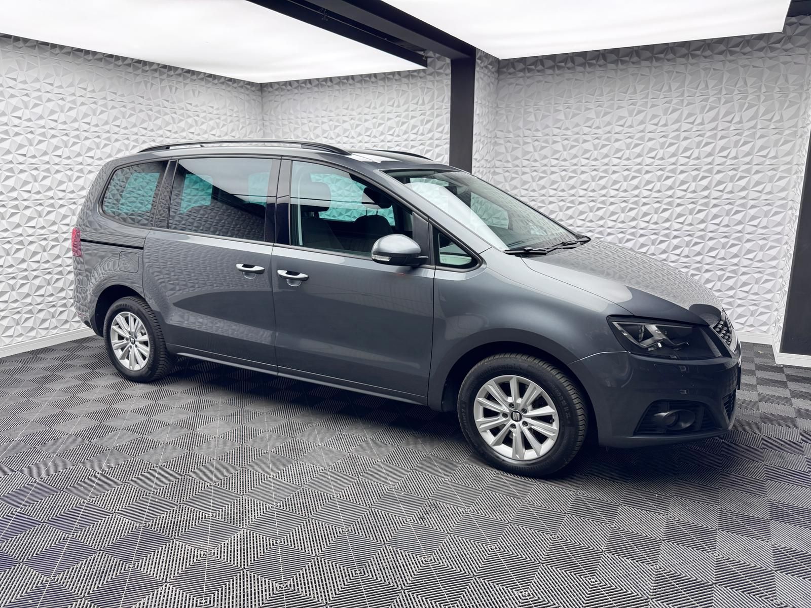 Fahrzeugabbildung SEAT 2.0 TDI 7-SITZER/ACC/AHK/KEYL/DCC/STDHZ/RCAM/DAB