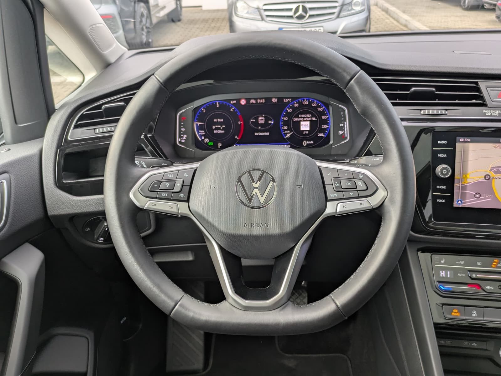 Fahrzeugabbildung Volkswagen Touran 2.0 DSG R-Line High. Pano 7-Si IQ.Dri AHK