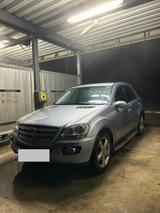 Mercedes-Benz ML 320 CDI 4MATIC - - blaue Mercedes-Benz ML 320