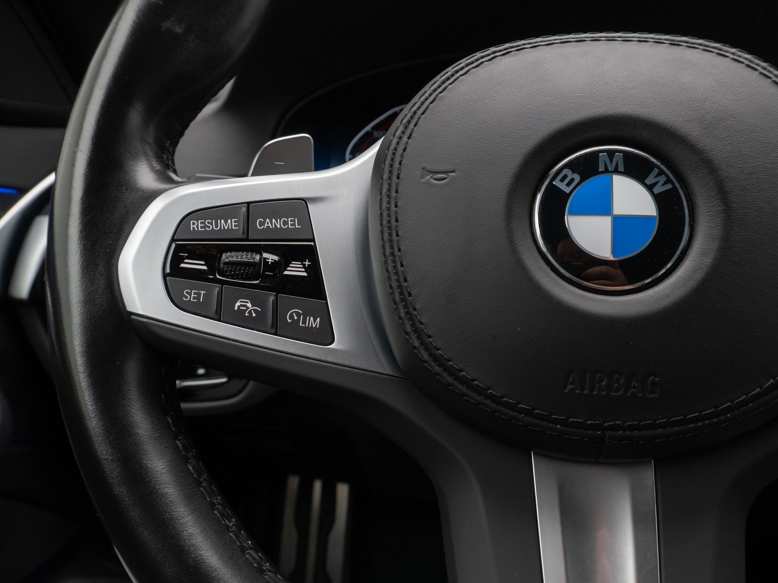 Fahrzeugabbildung BMW 520d M Sport Kamera HUD HiFi AHK Stop&Go Alarm