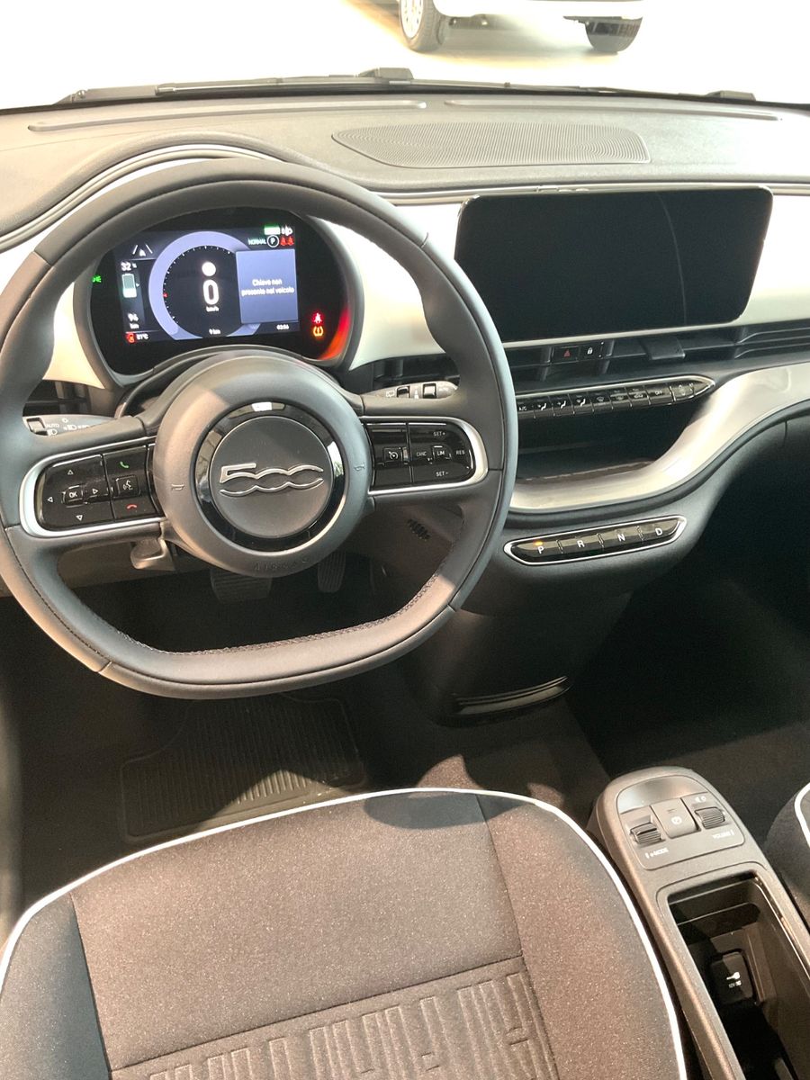 Fahrzeugabbildung Fiat 500e + Komfort Paket, Style Paket