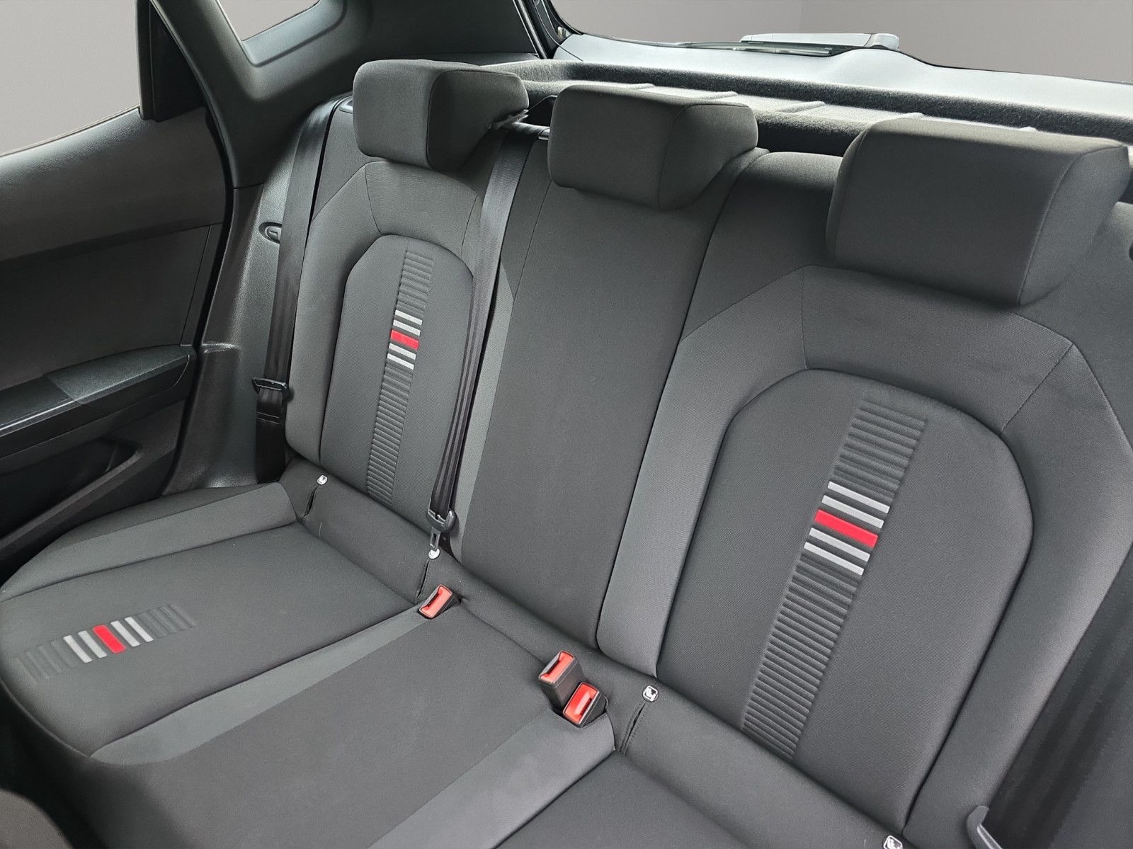 Fahrzeugabbildung SEAT Arona FR+DSG+Carplay+LED+AHK+PDC+AbstandTempomat
